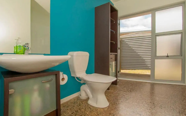 Sands Beach House - Matarangi Holiday Home