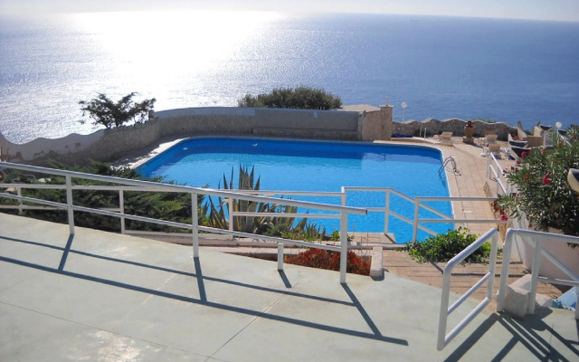 Anna Pool Residence