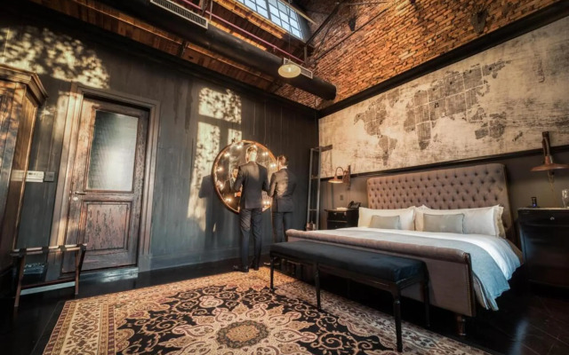 Factoria Hotel