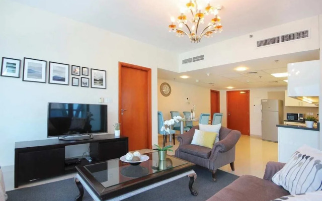 Spacious Apartment in the Classic Park Towers