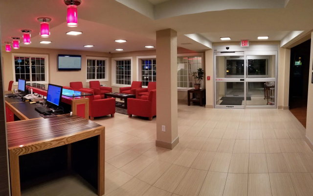 Red River Lodge & Suites
