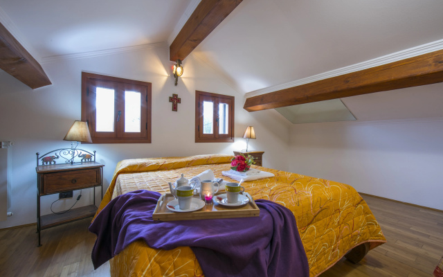 Villa Monte Enrico - With Pool
