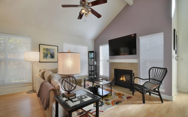 Austin Family Townhome with Yard by RedAwning