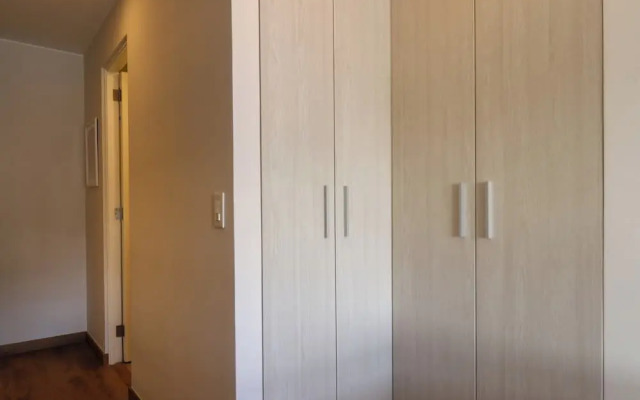 w Stylish 2BR Retreat w Balcony in Miraflores