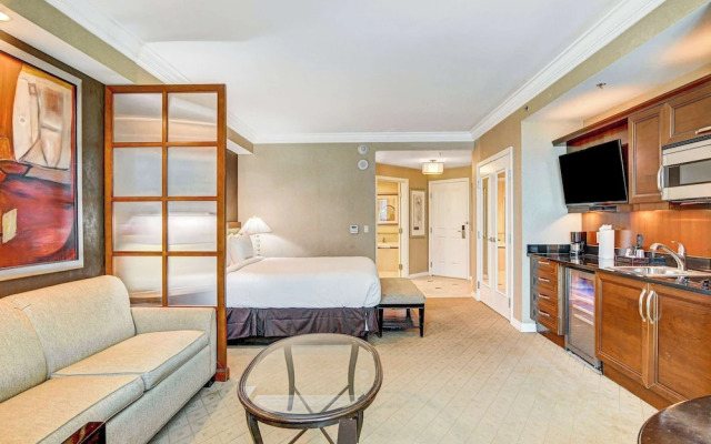 Incredible Studio Strip Views 10609