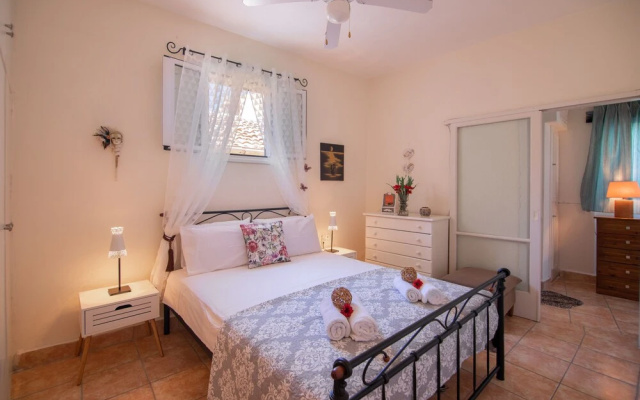 Jo's Guesthouse, Benitses