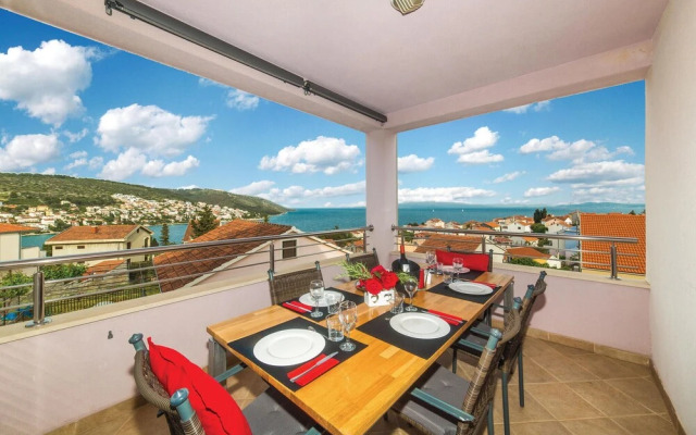 Beautiful Apartment in Okrug Gornji With 2 Bedrooms and Wifi