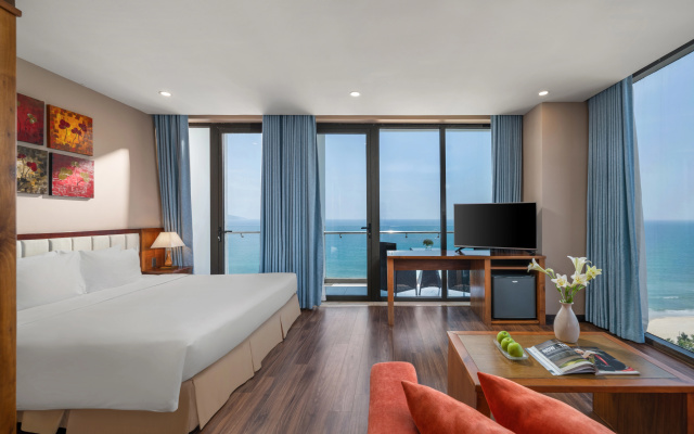 Yarra Ocean Suites Danang