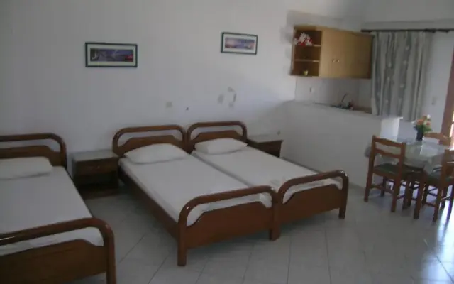 Tarelis Apartments & Studios