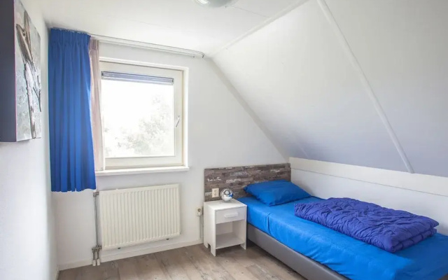 Lovely Holiday Home With Jetty Near Ijsselmeer