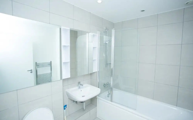 Highview 2-bed Apartment in London