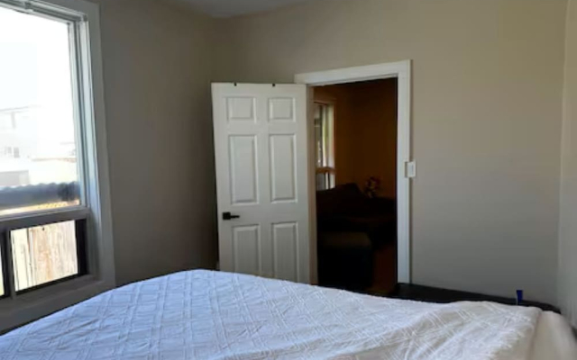 Renovated 2 Bedroom Apt Central Hamilton