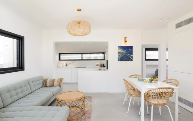 New 4BR Penthouse steps to the beach by HolyGuest