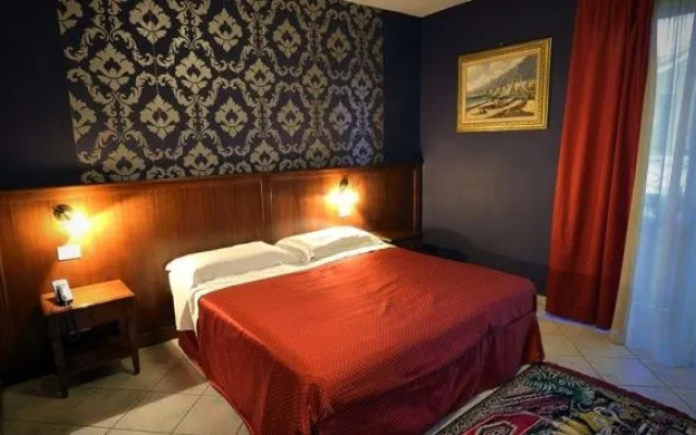 Oasis Hotel