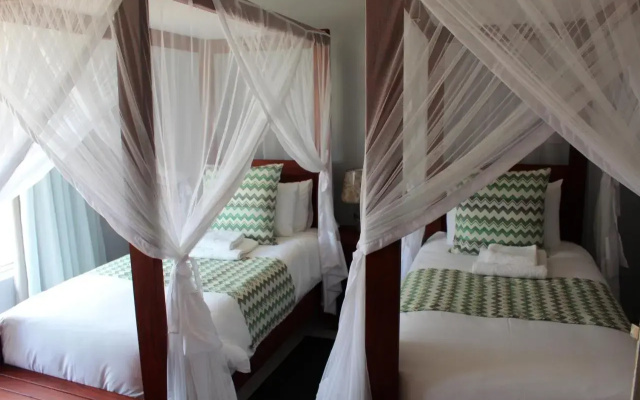 Tlou Safari Lodge
