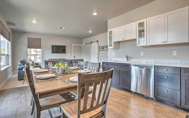 Lake Chelan Condo, Walk to Brewery & Wineries
