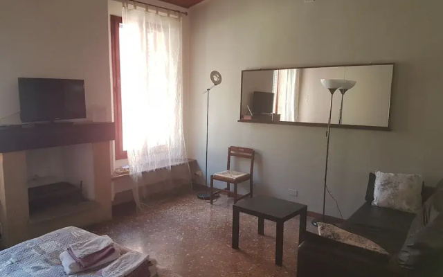 Spacious and Beautiful 60 sqm Apartment in the Very Heart of Bologna