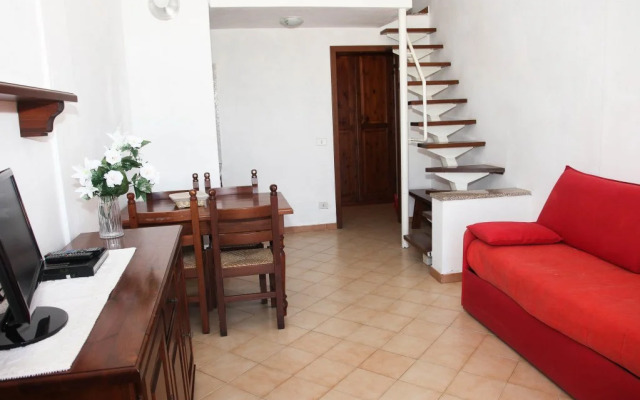 Cosy Holiday Home in Isola Rossa With Garden