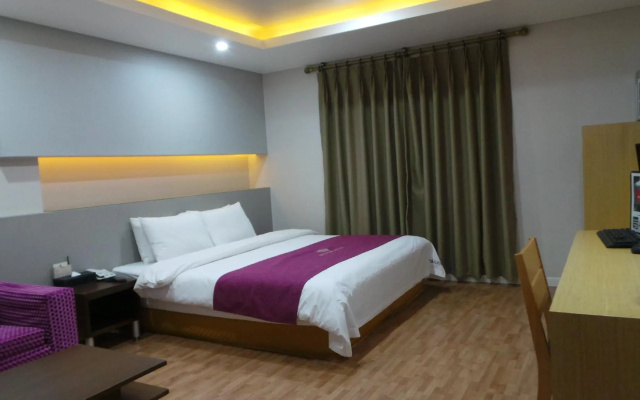 Amour Hotel