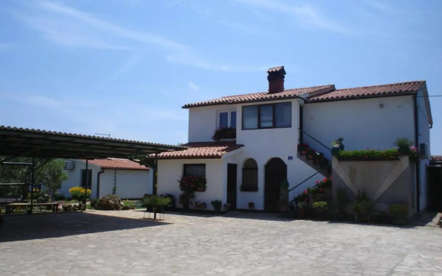 Nella Apartments