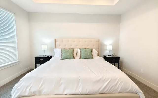 Northside Retreat Chic 3 Bdr, Pet Friendly!