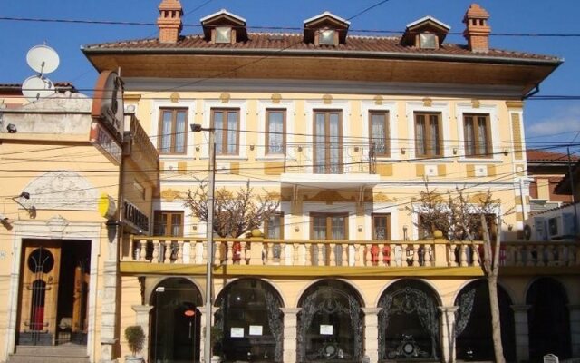 Отель Villa Tafaj Албания, Тирана - отзывы, цены и фото номеров - забронировать отель Villa Tafaj онлайн вид на фасад