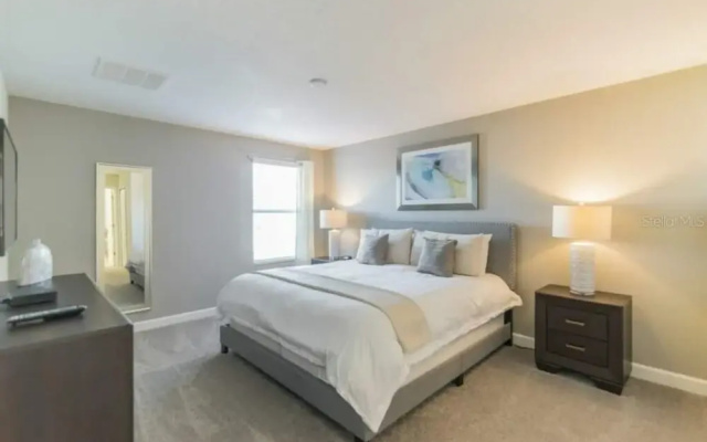 8912 Amazing Spacious Home