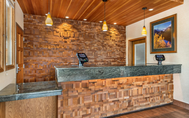 Best Western Plus Silver Saddle Inn