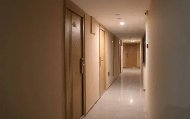 Moshanghuahuashui Intelligent Hotel (Baolong Square Branch)