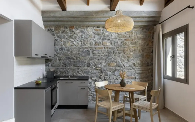 Lichnos Luxury Suites Stoa