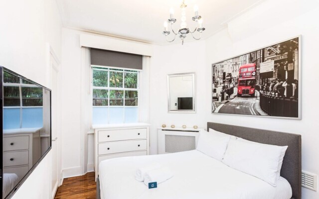 Bright Warwick Chambers Apartment
