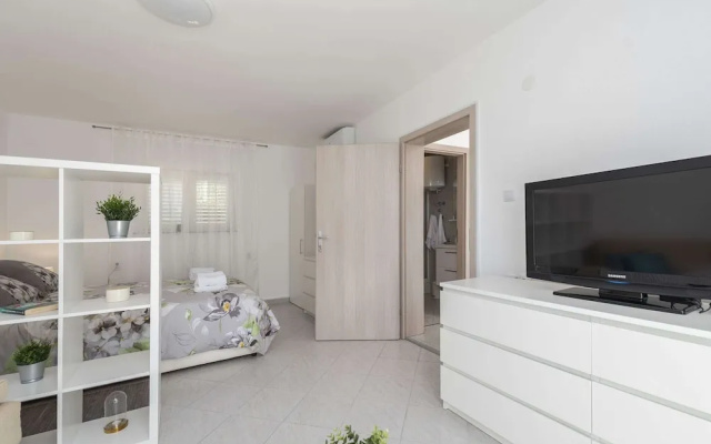 Maslenica Pool Villa With Charm