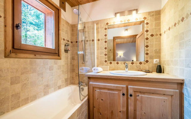 Olea - Chalet with Jacuzzi And Beautiful Garden