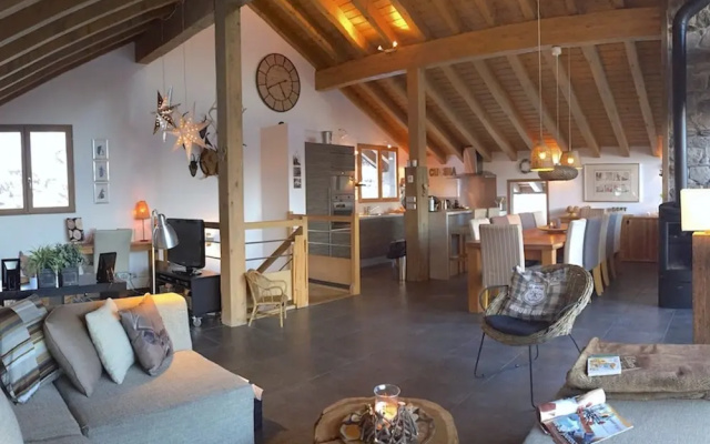 New House With Infrared Sauna and Stunning Mountain Views