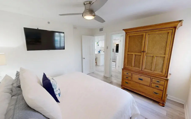 Destin Towers 113 2 Bedroom Condo