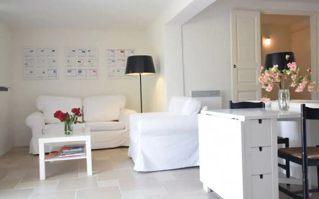 Modern Terrace Stay Montbrun