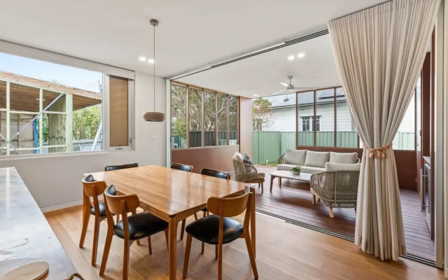Family Home in Mayfield With Stylish Interior