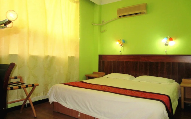25°C Four Season Youth Hostel