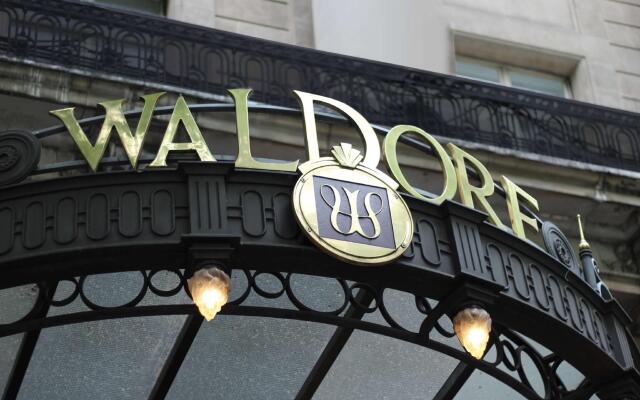 Отель The Waldorf Hilton вид на фасад