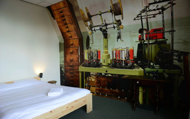 Hostel Roots