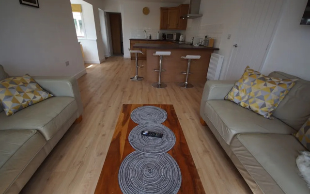 Vale View - Sleeps 6 - Pets Ok - Garden - Parking