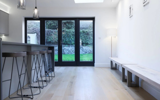 Luxury 2 Bedroom Battersea House With Garden