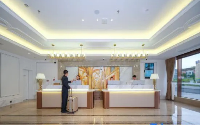 Vienna International Hotel (Shaoguan High speed Railway Station Square Branch)