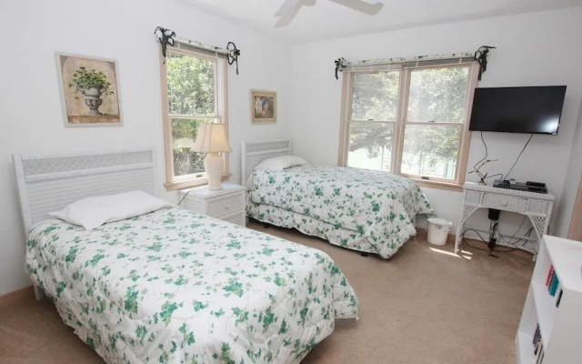 Lakeview - 5 Br Home
