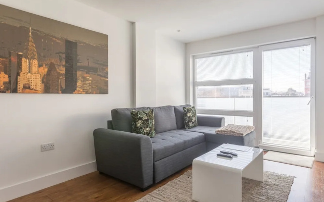 Luxury 2-bed Flat, Parking Near Tube and Emirates