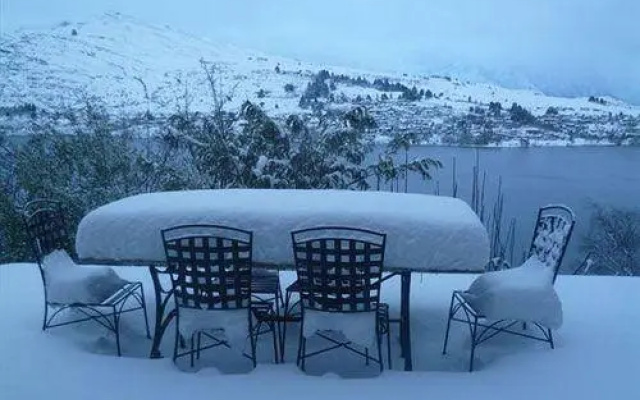 Amour Queenstown Bed and Breakfast
