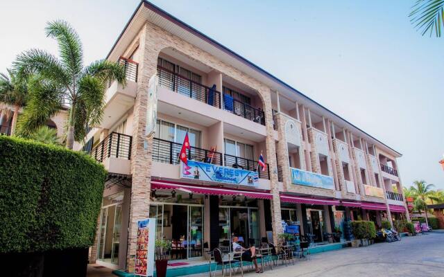Отель Kata Blue Sea Resort вид на фасад
