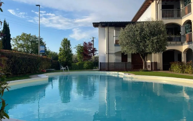 Appartamento con giardino privato, piscina e spiaggia a 500mt