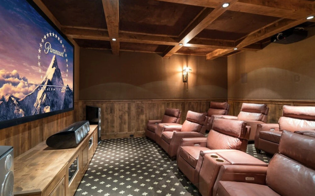 THE Pinnacle by Exceptional Stays