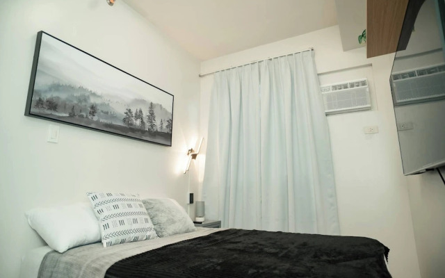 2-bedroom Elegant Condo With Sunrise & Mountain View